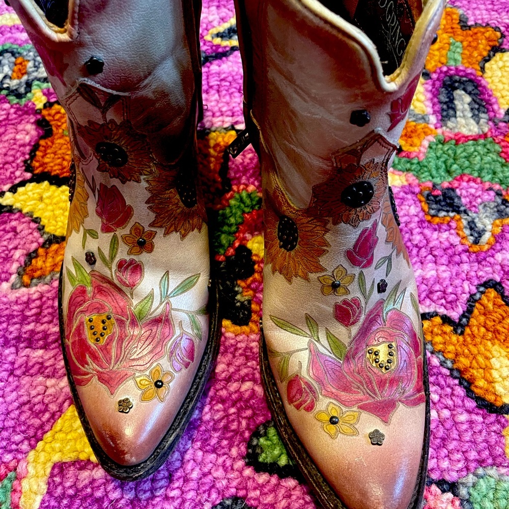 Cute Cowgirl Floral Leather Boots